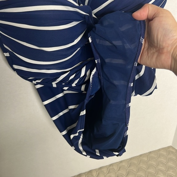 NipTuck Portofino Stripe Navy White One
Piece Swimsuit Multi-fit Cup 12 - Picture 6 of 8